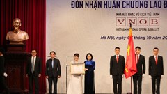 Nhà hát Nhạc vũ kịch Việt Nam đón nhận Huân chương Lao động hạng Nhì