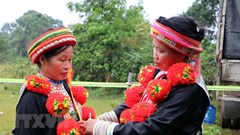 Nghệ thuật trang trí trên trang phục người Dao đỏ là di sản văn hóa