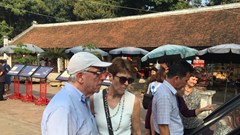 Du lịch sẽ  khó “cất cánh”, nếu...