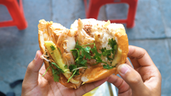 Bánh mỳ kẹp-nét độc đáo của ẩm thực đường phố Hà Nội