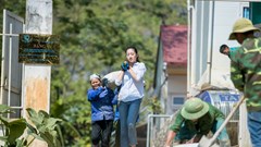 Hoa hậu Lương Thùy Linh mang đường lên núi