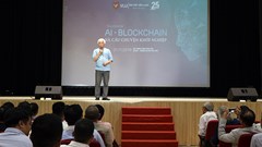 Ông Dương Trung Quốc nói chuyện với sinh viên: “Tôi nay 73 tuổi cũng khởi nghiệp”