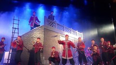 Lần đầu tiên ra mắt sân khấu quay ở miền Bắc