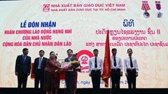 NXB Giáo dục tại TP.HCM đón nhận Huân chương Lao động hạng II của Nhà nước Lào