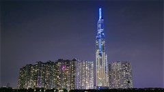 “Nụ cười Việt Nam” toả sáng trên tháp Landmark 81 truyền đi thông điệp hòa bình