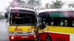 Vận tải bằng xe buýt ở Nghệ An: Nhiều người ví "như quan tài bay"