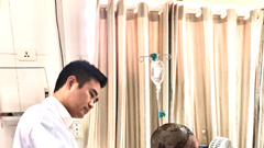 12 giờ nối lại vùng da đầu và mặt bị lột rộng chưa từng có