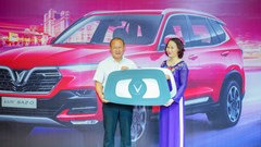 Vinfast tặng xe Lux SA2.0 phiên bản cao cấp cho HLV Park Hang-seo