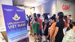 Khán giả Vũng Tàu xếp hàng dài xem phim ở tuần liên hoan phim Việt Nam lần thứ XXI