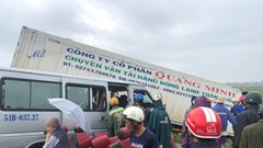 Quảng Ngãi: Một vụ TNGT nghiêm trọng khiến 13 người thương vong