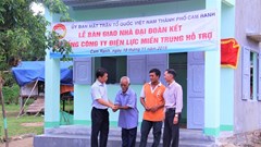 TCty Điện lực miền Trung và PC Khánh Hòa: Trao 7 căn nhà Tình nghĩa, nhà Đại đoàn kết