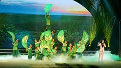 Xúc động chương trình nghệ thuật “Kết chặt tay, xây đời mới”