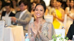 Hoa hậu Hoàn vũ 2017 H’Hen Niê quyến rũ bên chiếc vương miện đắt tiền