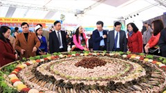 Xác lập kỷ lục mâm cỗ lá đặc sắc và lớn nhất Việt Nam