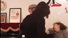 Bạo lực giữa phụ huynh và giáo viên: Những “tấm gương mờ” trong học đường