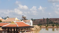 “Biến” đất rừng sản xuất thành đất trang trại ở Quảng Nam: Vô tư... xây biệt phủ trái phép