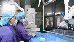 Cứu sống người đàn ông ho ra nửa lít máu