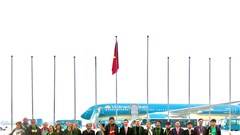 Vị khách du lịch quốc tế đầu tiên đến Hà Nội năm 2020 bất ngờ vì được đón tiếp long trọng