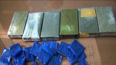Bắt đối tượng mua bán 4 bánh heroin, 6.000 viên ma túy tổng hợp