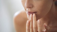 5 thực phẩm giúp đẩy lùi tình trạng môi khô, nứt nẻ