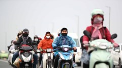 Người dân ngược xuôi về Thủ đô sau kỳ nghỉ Tết