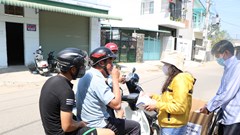 Ninh Thuận: Phát hàng ngàn khẩu trang y tế miễn phí phòng dịch corona