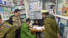 Người dân bức xúc hiệu thuốc đề biển 'không bán khẩu trang, miễn hỏi'