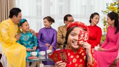 Giữ tiền lì xì của con bị phạt?