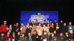 Nghệ thuật biểu diễn “sẵn nong, sẵn né” trước dịch corona