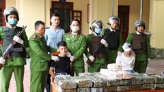 Chặn bắt 2 đối tượng dùng ôtô vận chuyển 45kg ma túy