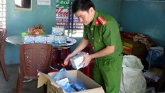 Quảng Ngãi: Một quán ăn tàng trữ gần 4.000 khẩu trang không rõ nguồn gốc