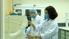 Điều chế nước rửa tay khô phát miễn phí cho sinh viên ở Hải Phòng