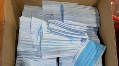 Hà Nội: Phát hiện 2 vụ gom khẩu trang y tế bán giá gấp 5 lần