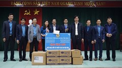 Tổng LĐLĐ Việt Nam trao tặng tỉnh Vĩnh Phúc trang thiết bị y tế