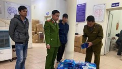 Hà Nội: Thu giữ hàng trăm "thẻ đeo diệt virus" trôi nổi