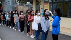 Sáng nay, sinh viên bắt đầu đi học trở lại