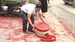 Triệu tập một số người liên quan vụ đốt pháo đám cưới ở Sóc Sơn