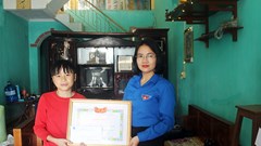 Khen thưởng học sinh trả lại người mất gần 50 triệu đồng