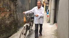 Hơn 30 năm đạp xe chữa bệnh cứu người