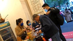 Nhiều đơn vị nghệ thuật ở Hà Nội tạm dừng biểu diễn để phun khử khuẩn