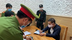 Khởi tố, bắt giam “trùm cát tặc” đánh công an rơi xuống sông