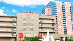 Nhân viên y tế bị cách ly: Bệnh viện Bạch Mai kêu khó