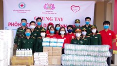 Phụ nữ Nghệ An với “Hũ gạo chống dịch”