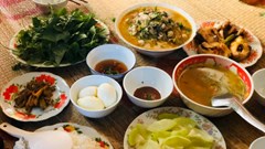 Mâm cơm gia đình trong đại dịch Covid -19: Lan toả yêu thương