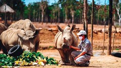 Rộn rã niềm vui ngày chào đón “cô bé” tê giác thứ 3 chào đời tại Vinpearl Safari Phú Quốc