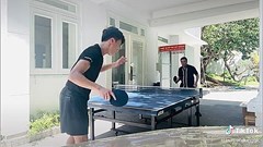 Thủ môn “quốc dân” Bùi Tiến Dũng trổ tài đánh bóng bàn