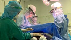 Sản phụ sinh thai đôi khi đang cách ly tại bệnh viện