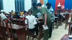 Xử phạt 29 thanh niên tụ tập, không đeo khẩu trang nơi công cộng