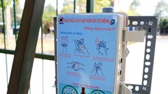 Thầy trò “bắt” máy​​​​​​​ rửa tay “biết nói”...