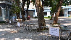 Dọn vệ sinh khử khuẩn, chuẩn bị đón học sinh quay lại trường